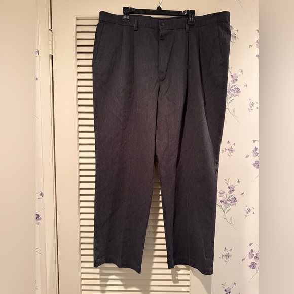 Dockers No Wrinkle Twill Classic Fit Pleated Pants in Charcoal Size 44x30 - Picture 1 of 9